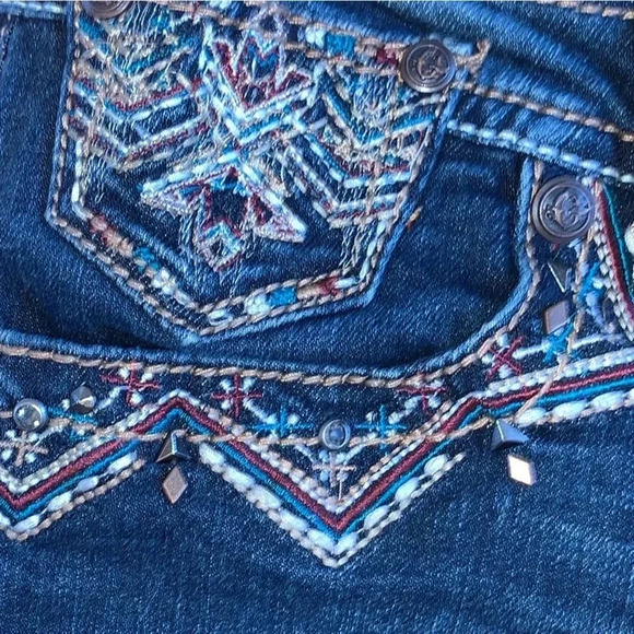 Grace in LA  Denim Shorts Aztec Tribal Embroidered Rhinestones Sz 28 ( 6 ) NWOT - Picture 4 of 9